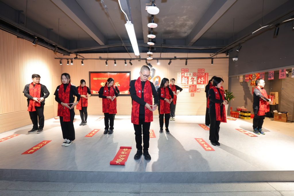 擁抱變化 破浪前行——2025年春節(jié)聯(lián)歡會精彩回顧